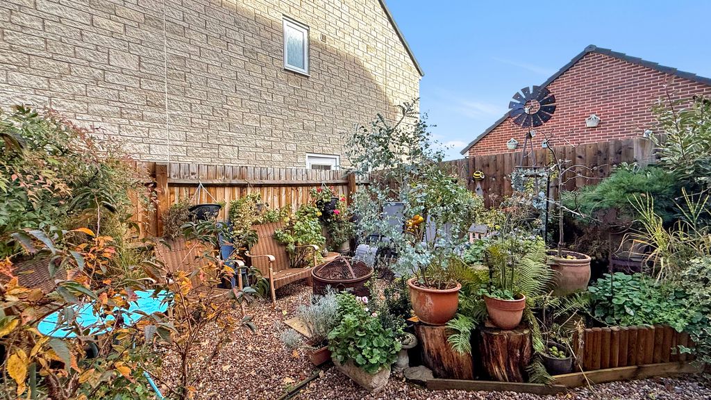 Property photo 2 of 15 Garden