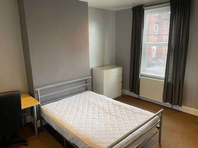 Property photo 1 of 9 Bright Double Bedroom Featuring A Metal Frame Bed,...