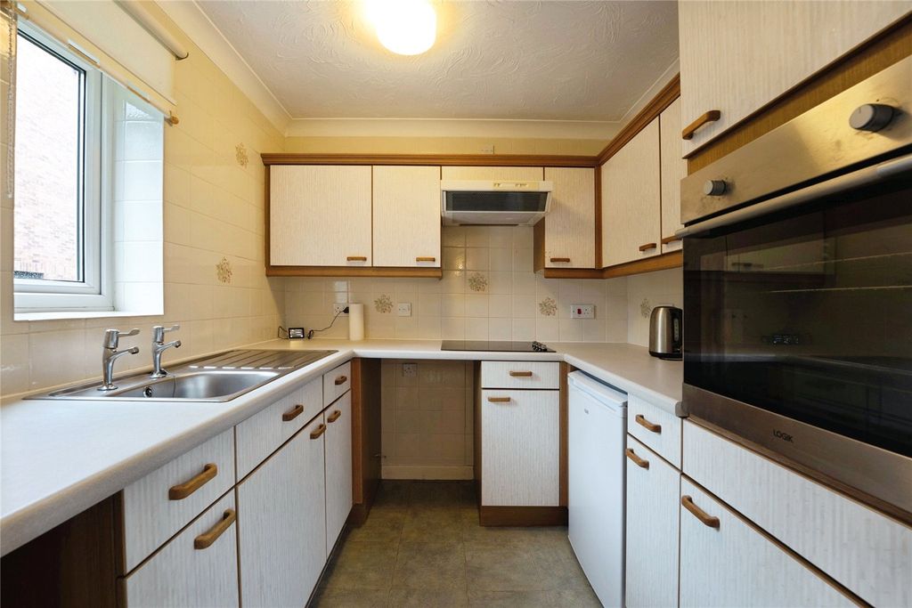Property photo 3 of 14 Kitchen
