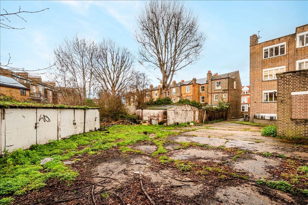 Property photo 2 of 18