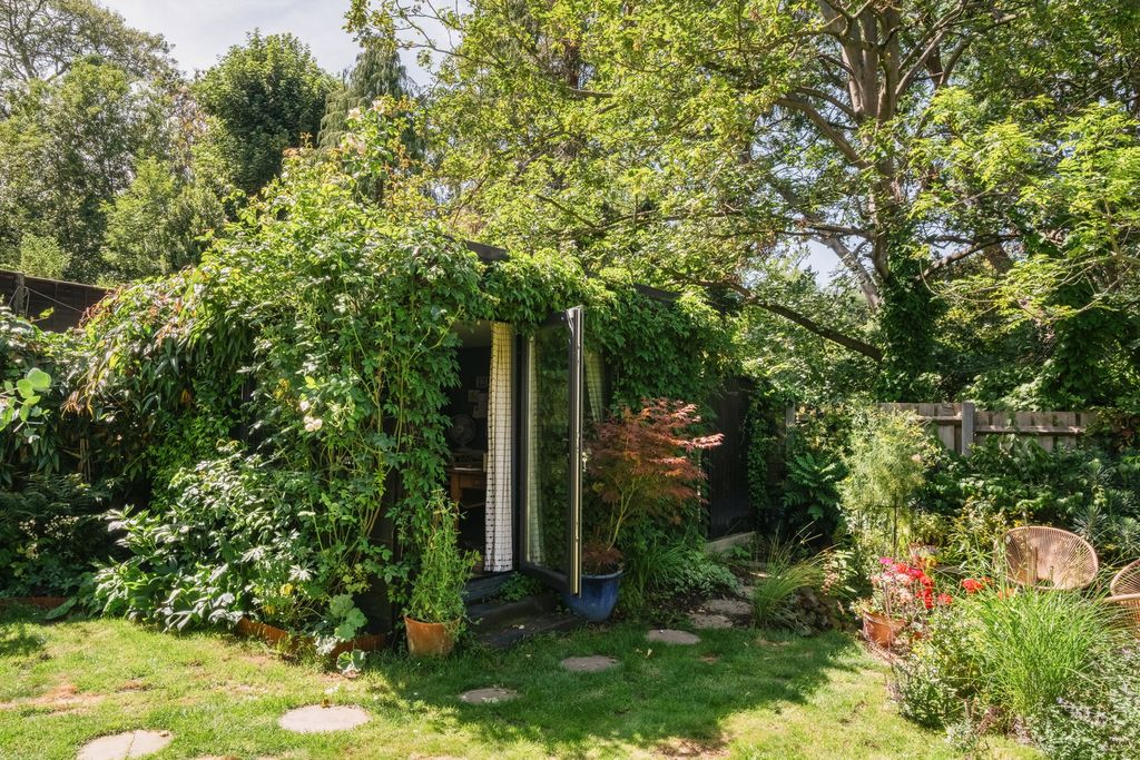 Property photo 2 of 18