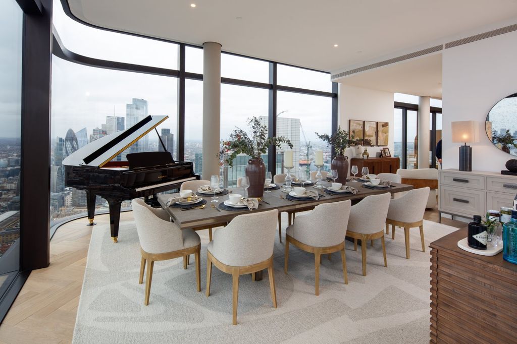 Property photo 2 of 21