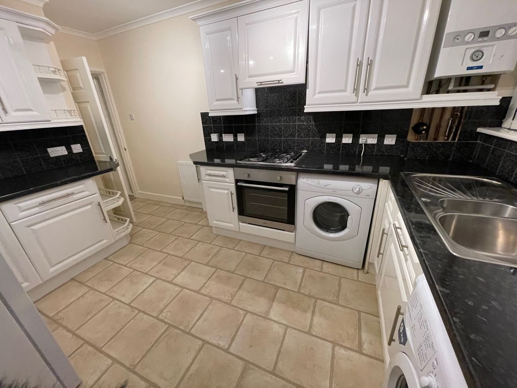 Property photo 3 of 16 Kitchen