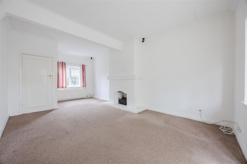 Property photo 3 of 19 Lounge