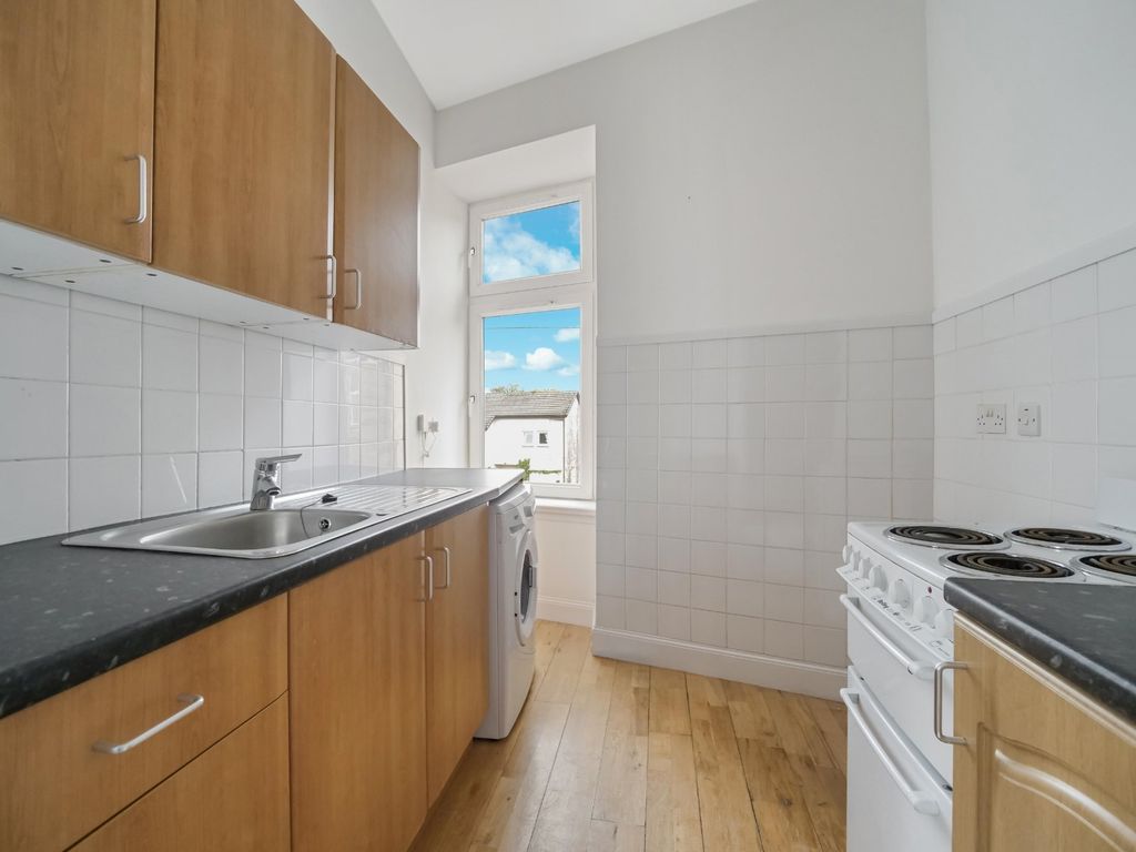 Property photo 3 of 10 Kitchen