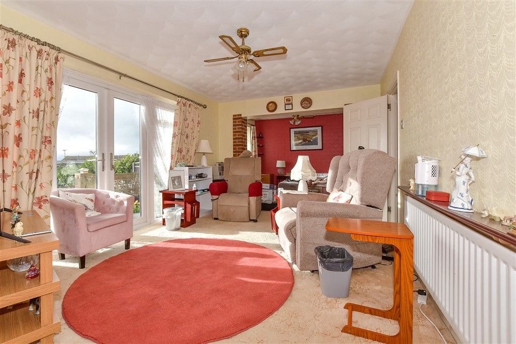 Property photo 2 of 14 Lounge