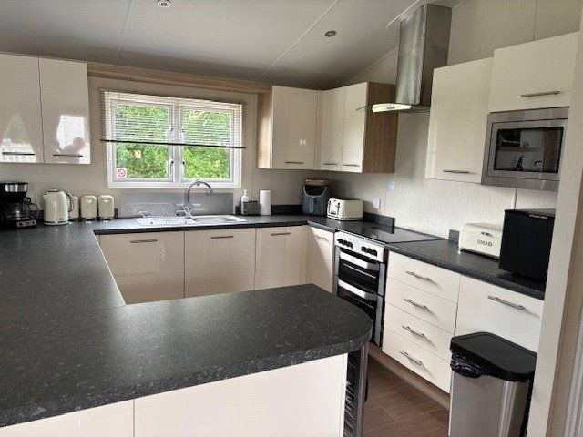 Property photo 2 of 12 Kitchen
