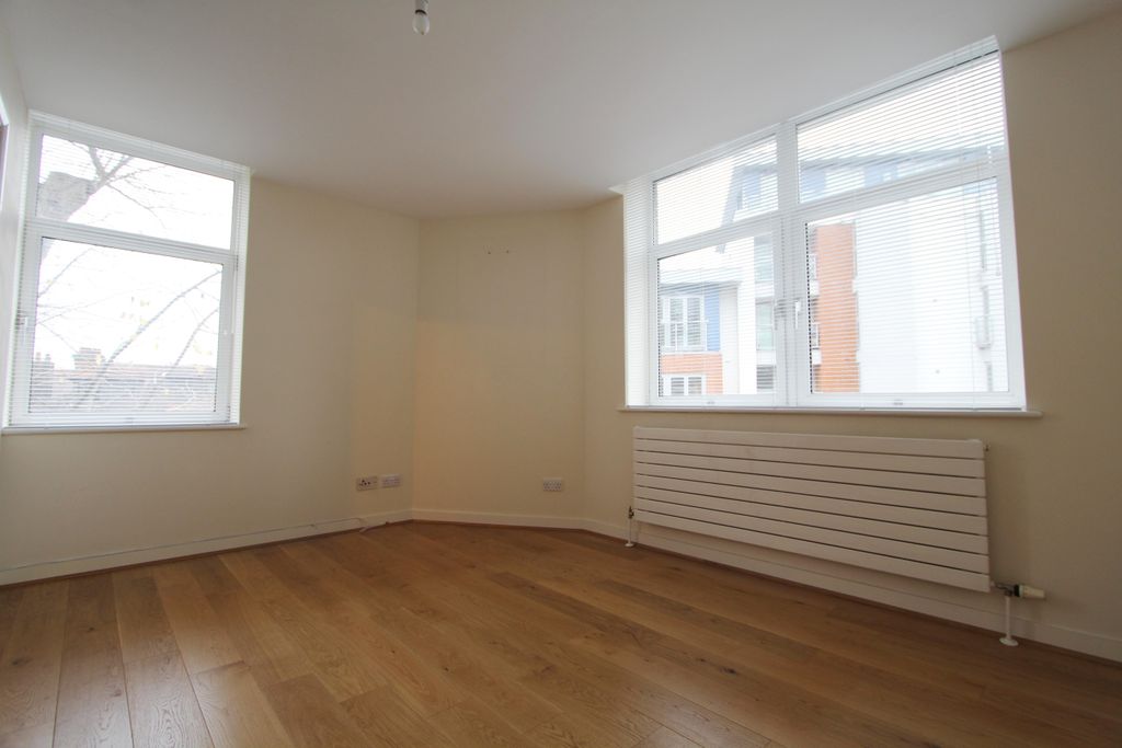 Property photo 3 of 4 Living Room