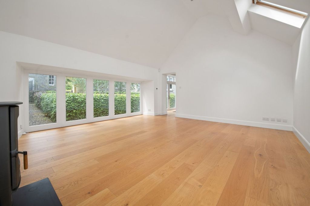 Property photo 2 of 34