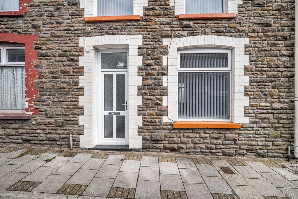 Property photo 2 of 45