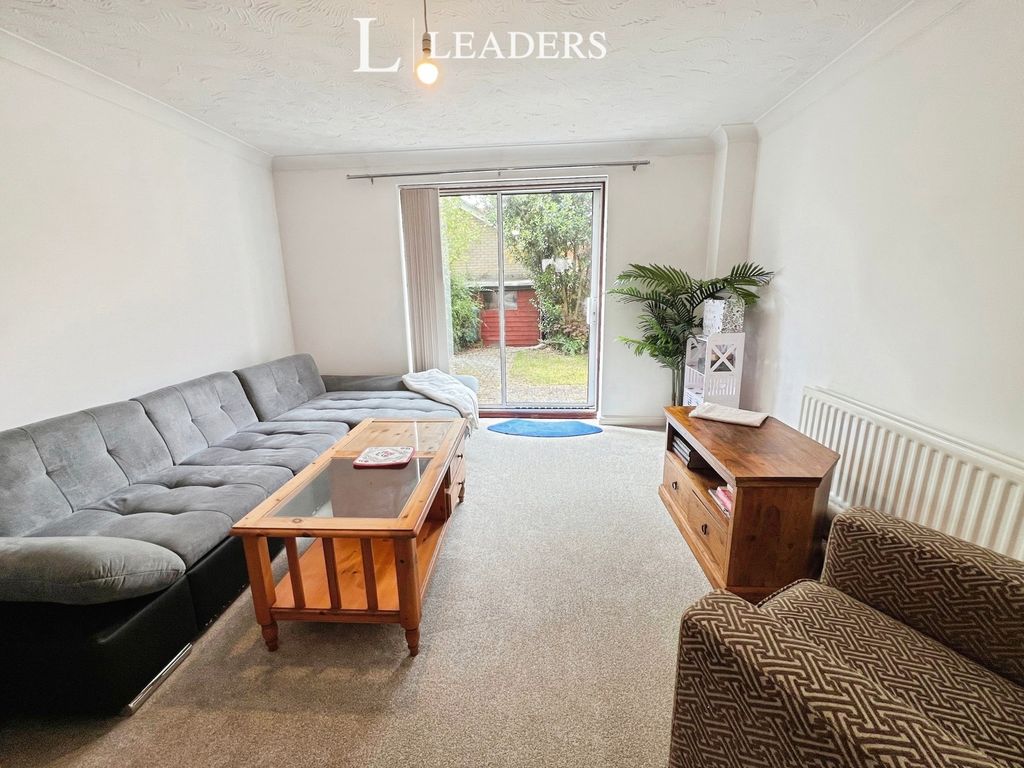 Property photo 3 of 10 Lounge