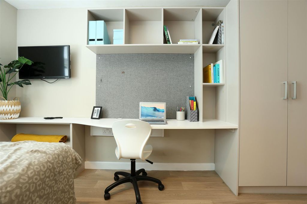 Property photo 2 of 7 Workspace