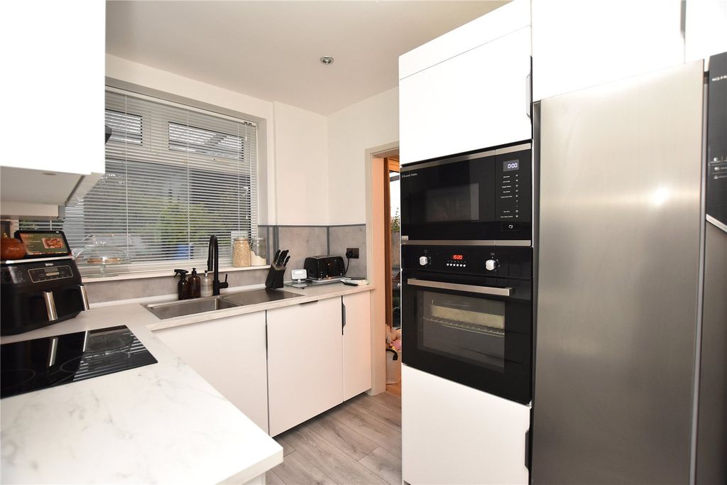 Property photo 2 of 19 Picture No. 37