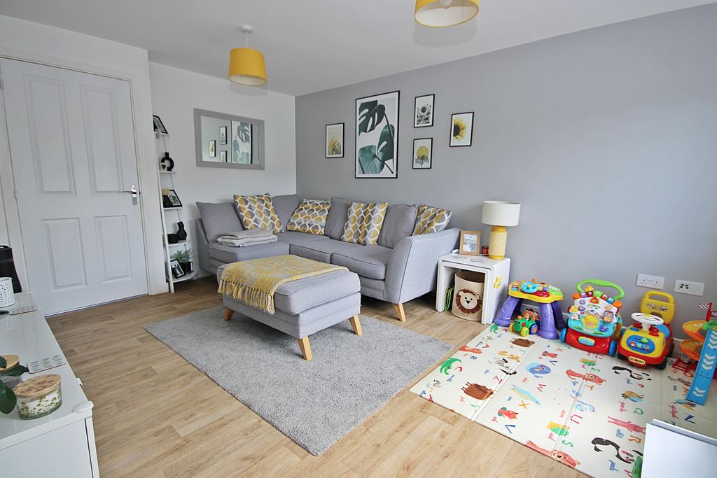 Property photo 3 of 12 4430603