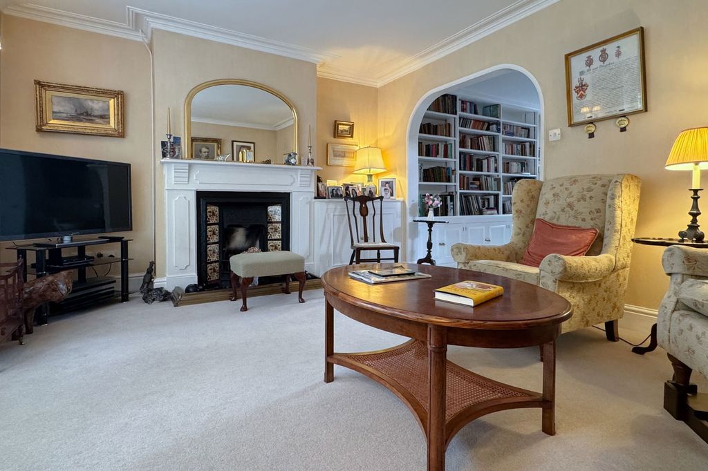 Property photo 2 of 19