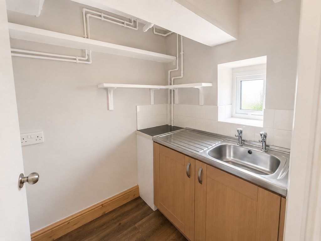 Property photo 3 of 11 Kitchen.