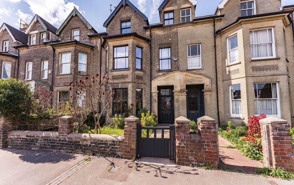Property photo 1 of 34