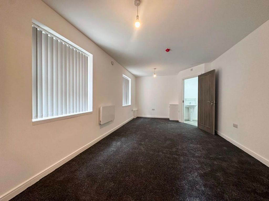 Property photo 3 of 6