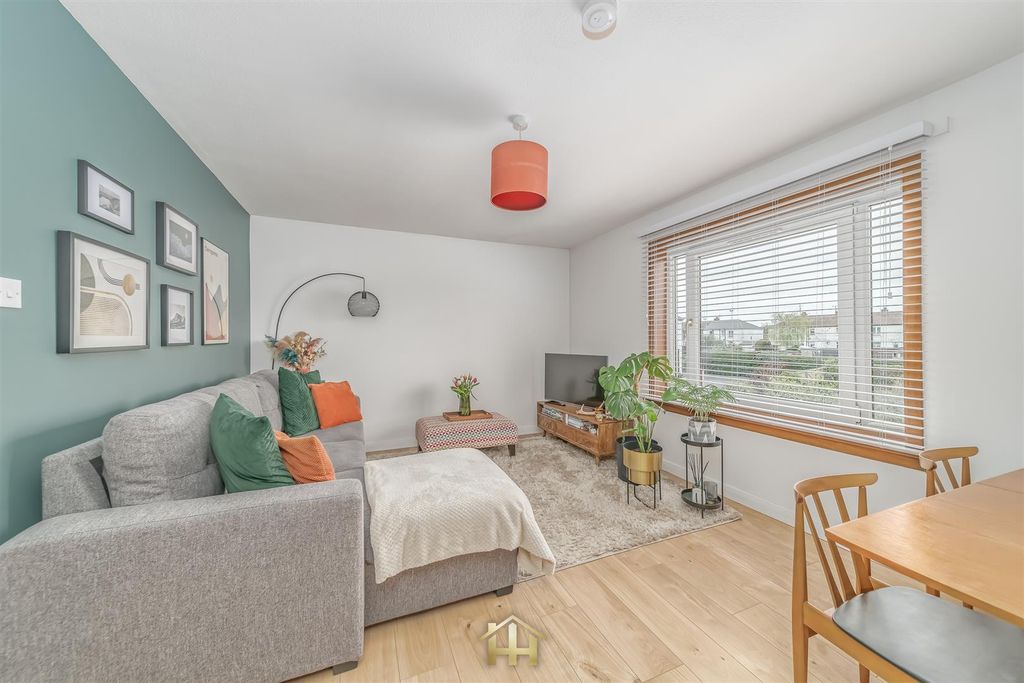 Property photo 3 of 19 8 West School Road Dd3 8Pa 220426 Edit (14 Of 30).