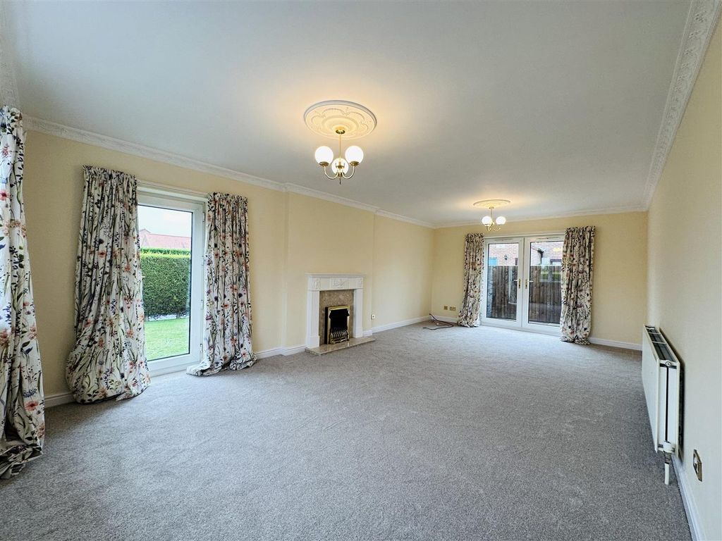 Property photo 3 of 26 Lounge.Jpg