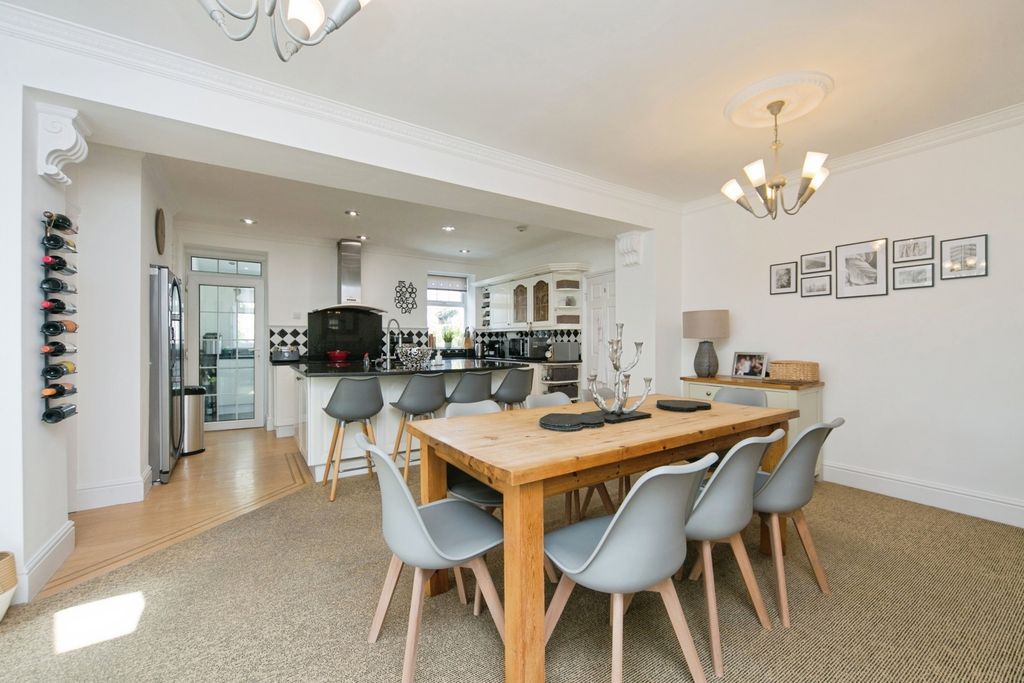 Property photo 3 of 28 Pbox-Img.Jpg