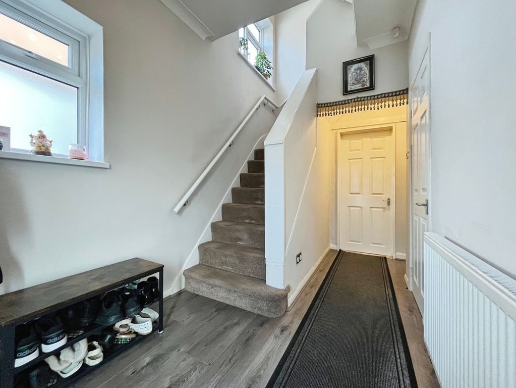 Property photo 2 of 16 Entrance Hall