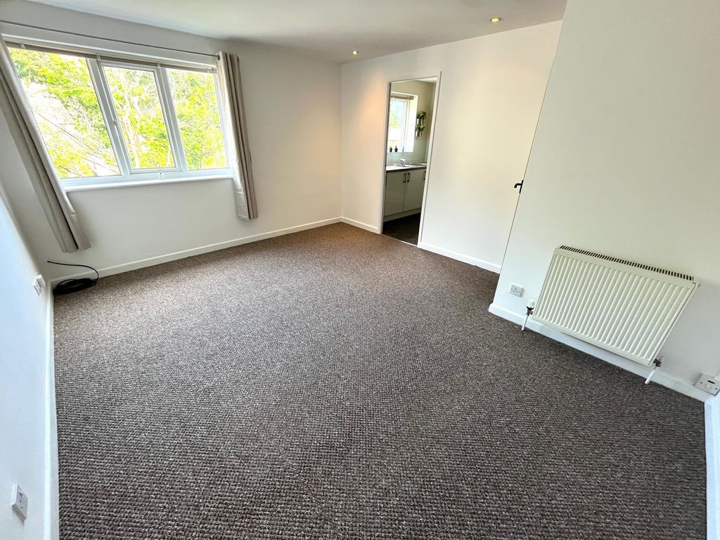 Property photo 3 of 11 l 1