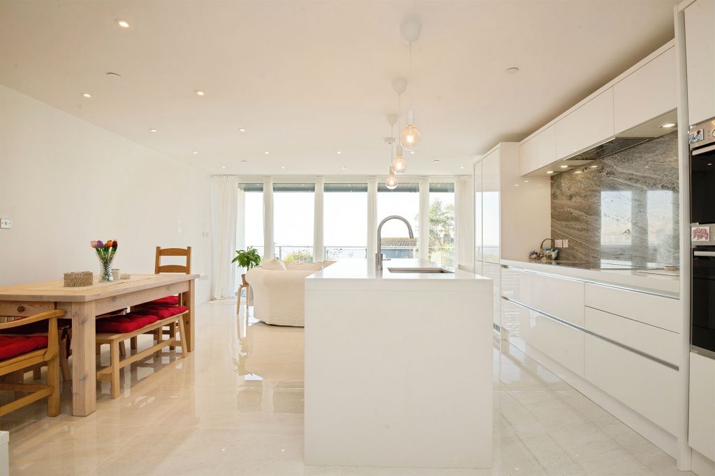 Property photo 2 of 25