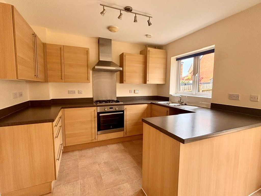 Property photo 2 of 10 Kitchen