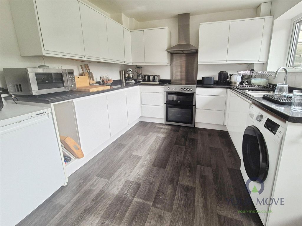 Property photo 3 of 8 Kitchen