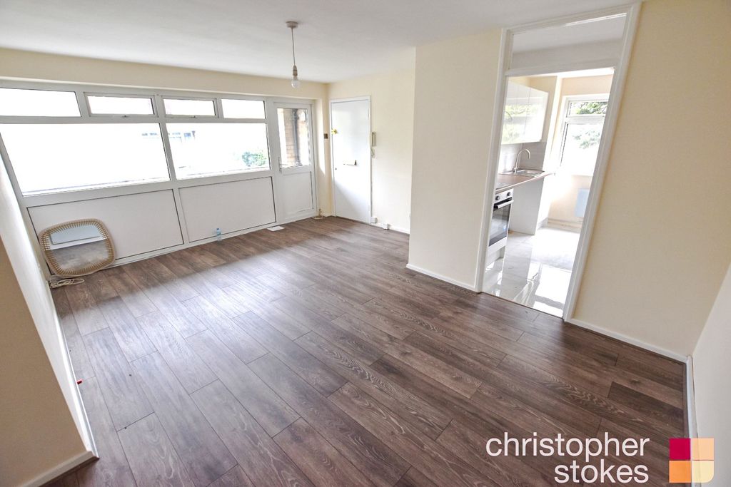 Property photo 3 of 11 4542633