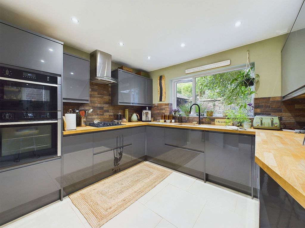 Property photo 2 of 30