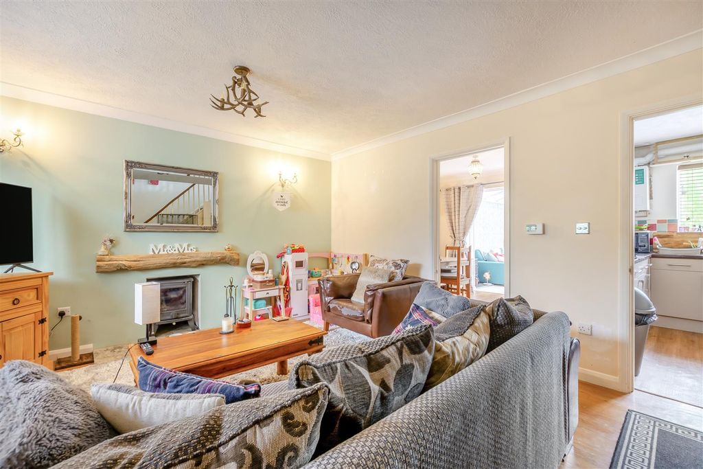 Property photo 3 of 19 Lounge