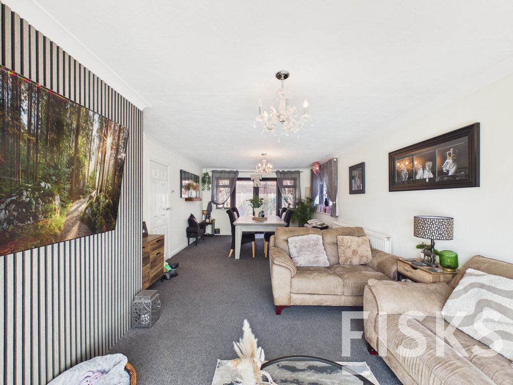 Property photo 3 of 28