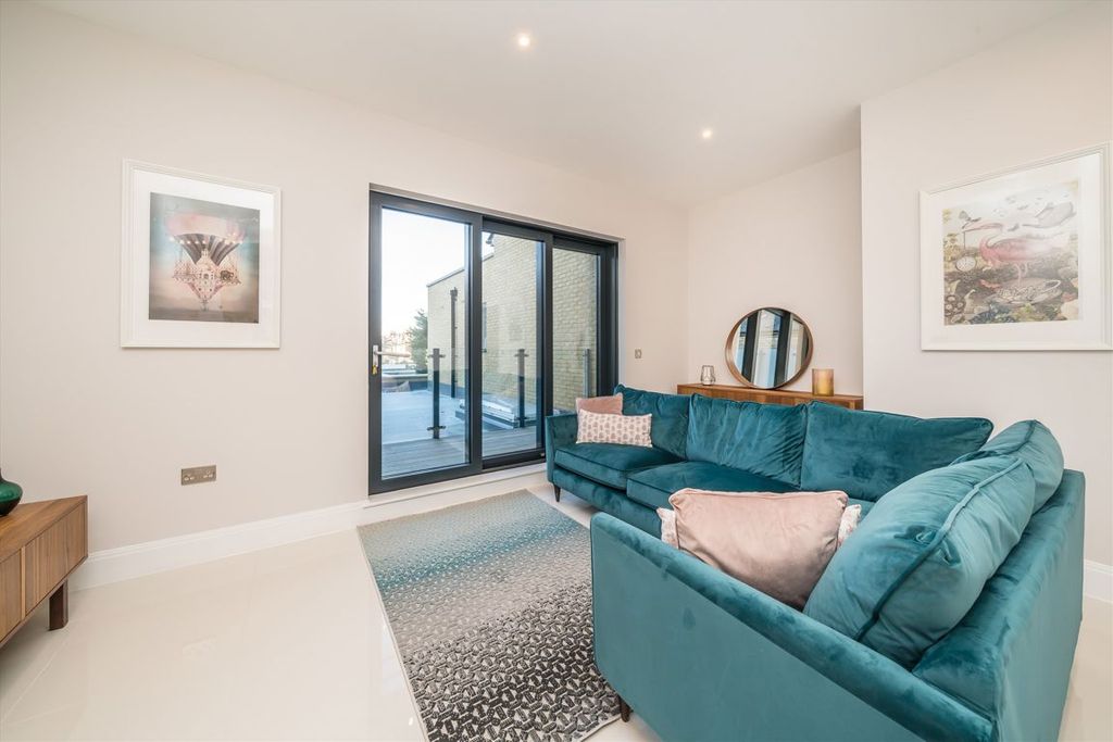 Property photo 3 of 8