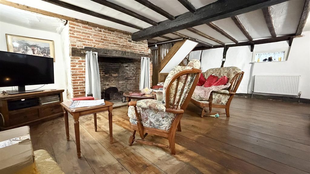 Property photo 2 of 19 Lounge