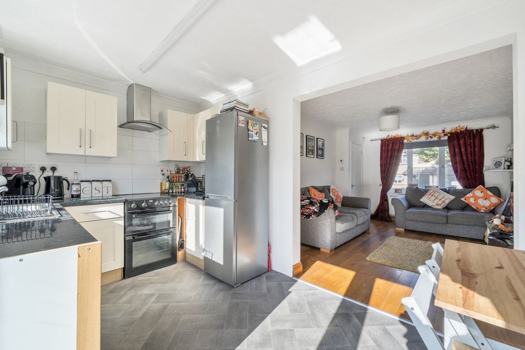Property photo 3 of 17 1537125-12-1A154B319Cdd5
