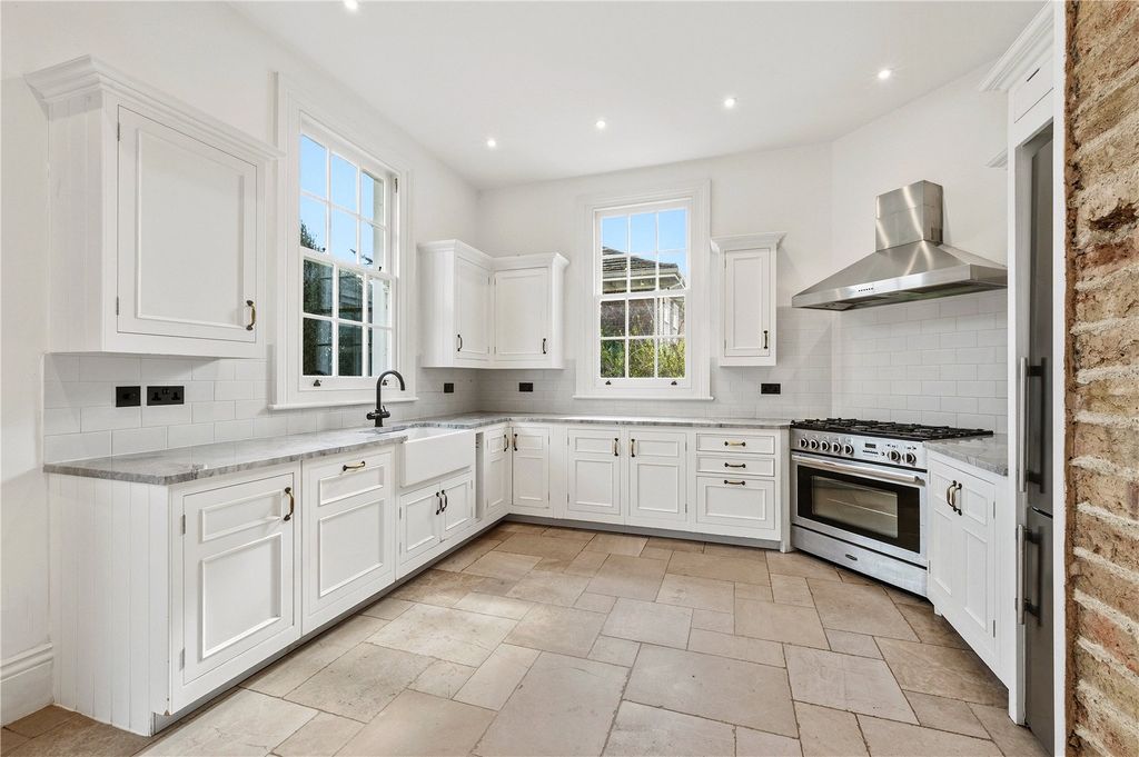 Property photo 3 of 13 Kitchen/Breakfast Rm