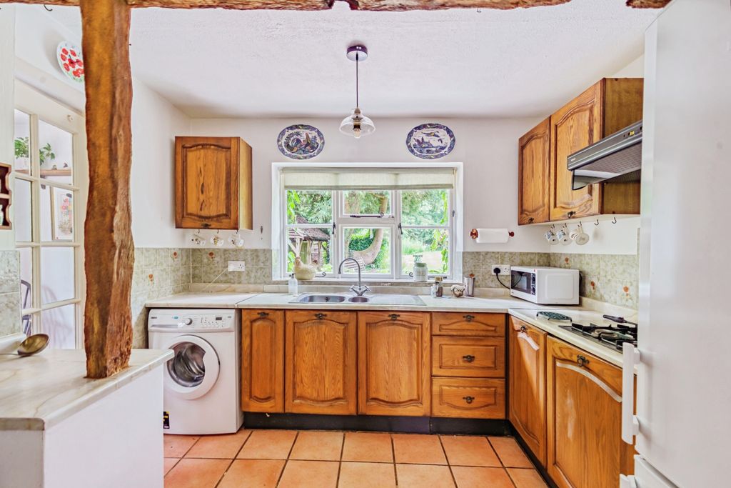 Property photo 3 of 20 Cottage Kitchen