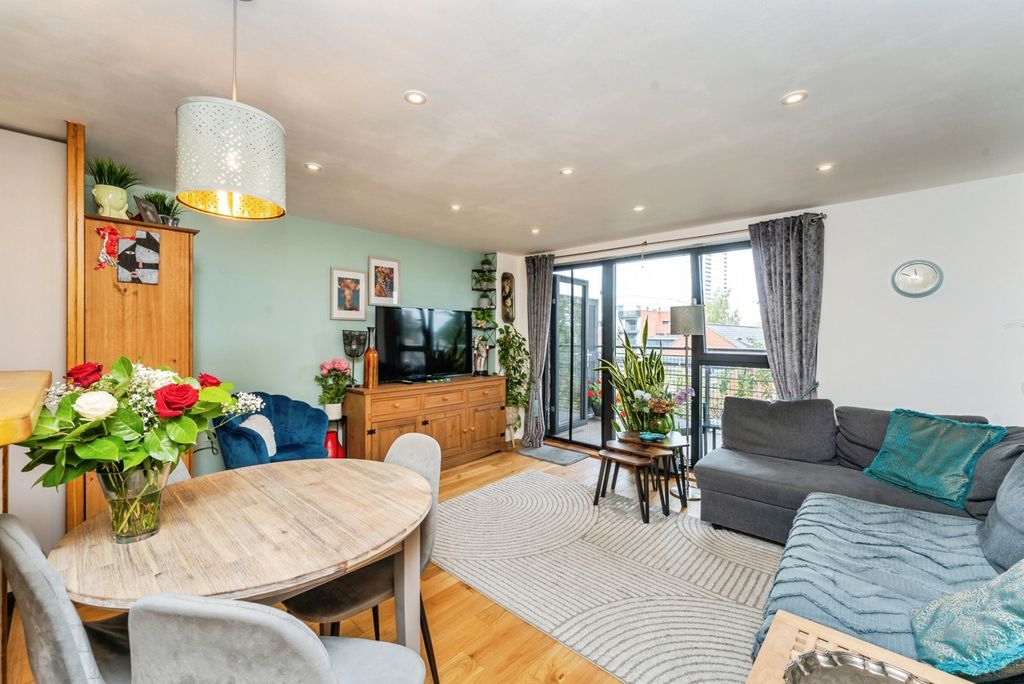 Property photo 2 of 19 Pbox-Img.Jpg