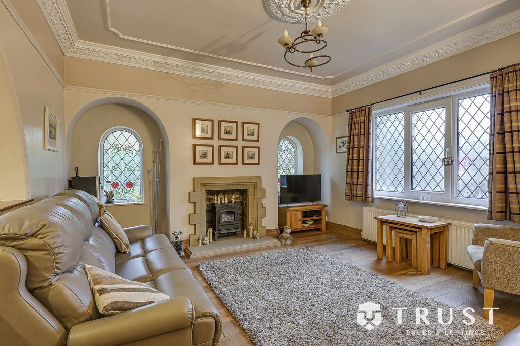 Property photo 2 of 33