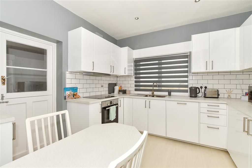 Property photo 3 of 14 Kitchen