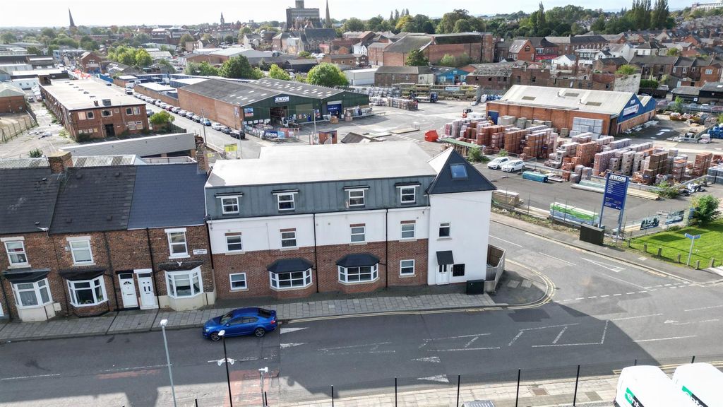 Property photo 2 of 8 Valley St N.8.Jpg