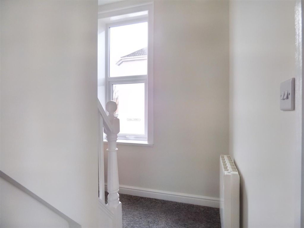 Property photo 2 of 8 Flat 2 88A Station Road- Entrance Hall.Jpg