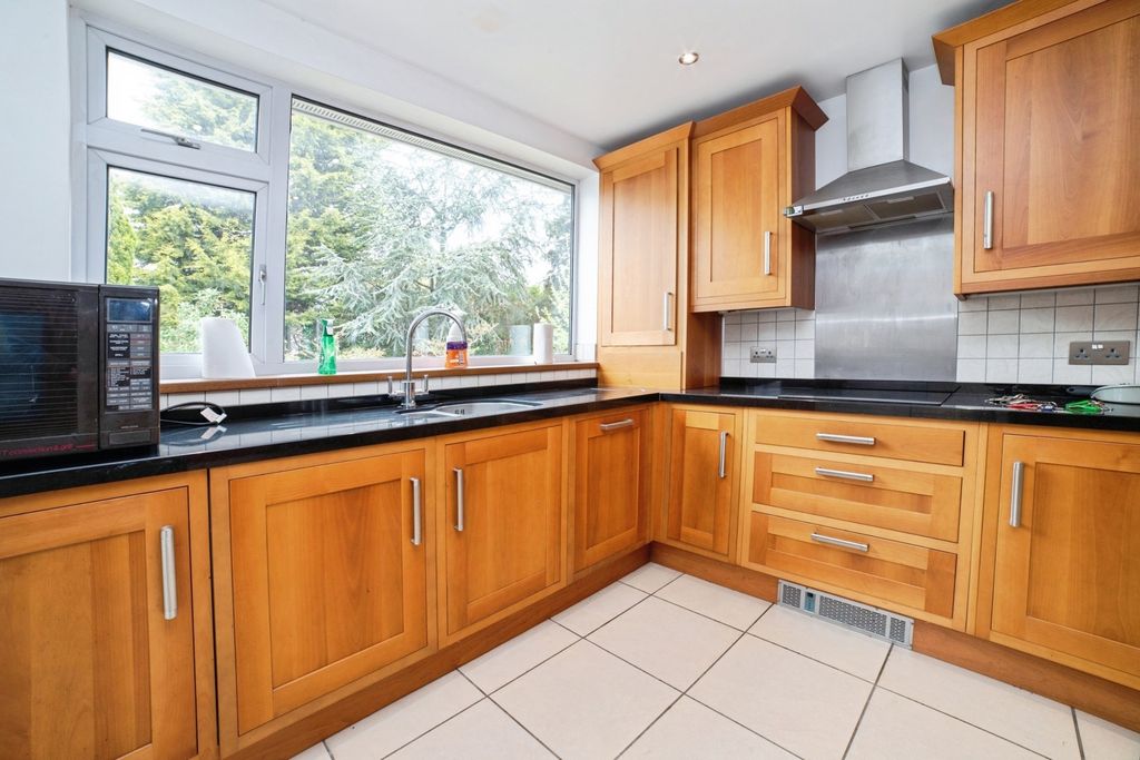 Property photo 3 of 21 Kitchen Dining Room