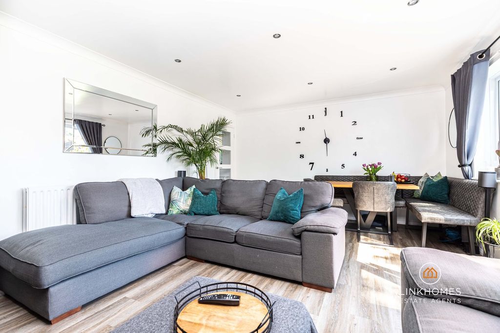 Property photo 3 of 29