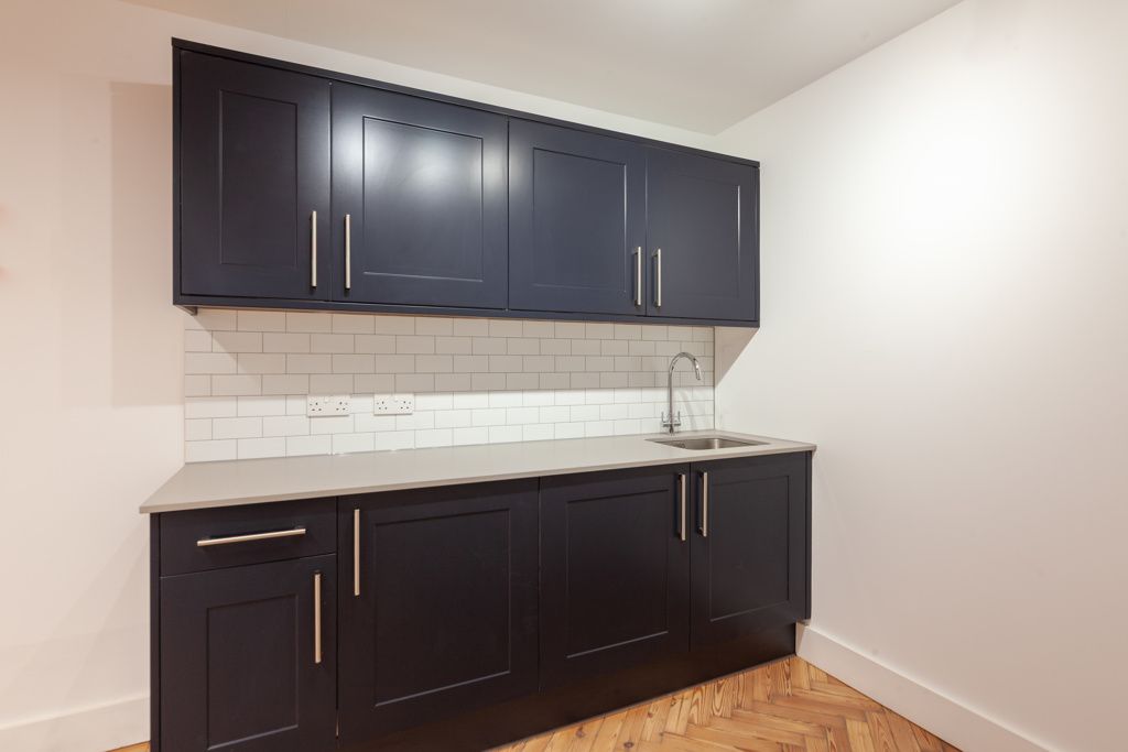 Property photo 3 of 8 Photo 6