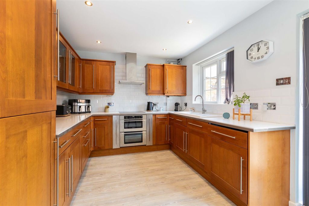 Property photo 3 of 16 83 Pemberton Road-8.Jpg