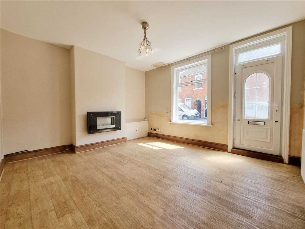 Property photo 2 of 10 Lounge: