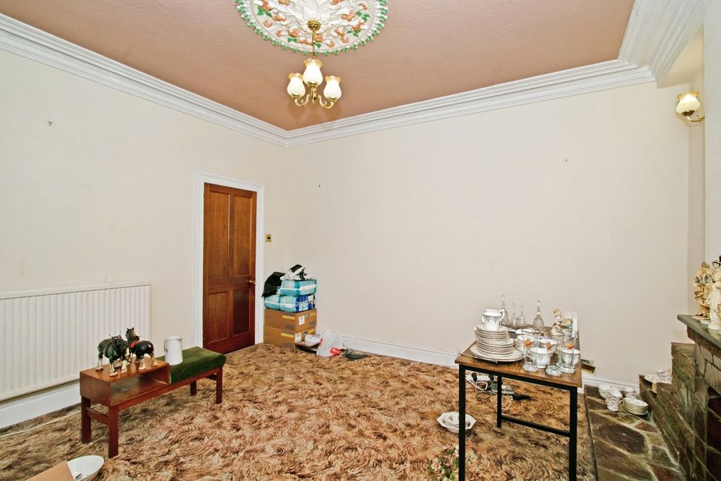 Property photo 2 of 15 Lounge